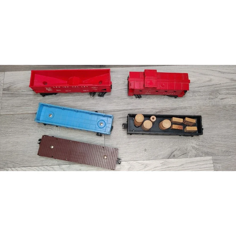 Lionel O Gauge 5 Car Lot: 6257 Caboose, 25000 Lehigh Hopper, 6462 Gondola w/Load